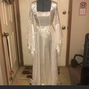 Gorgeous wedding/Medieval gown